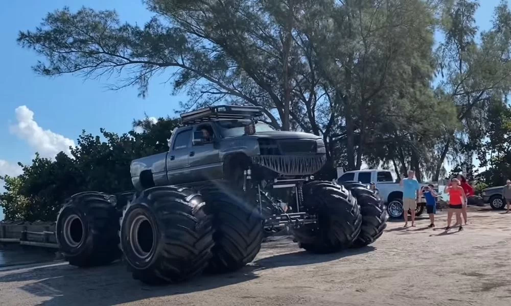 Το "τέρας" της αυτοκίνησης που μετατράπηκε σε πλοίο